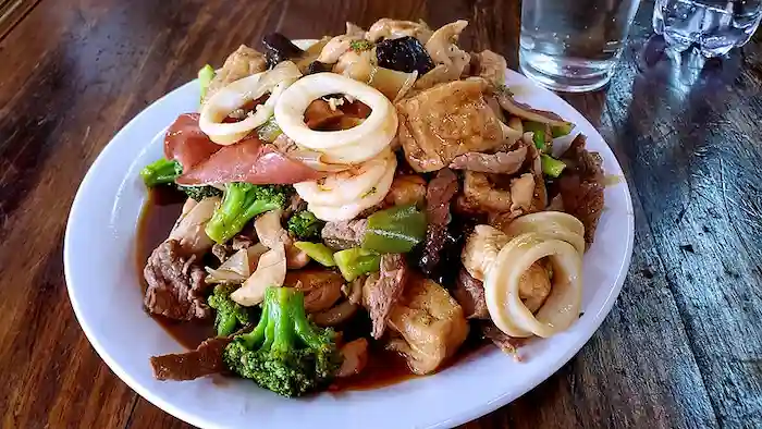 comida de origenes chinos y peruana