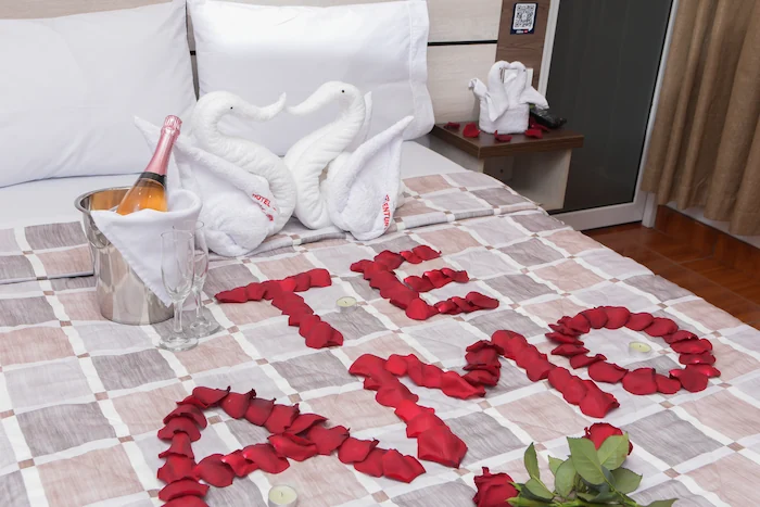 habitación con temática romantica para parejas