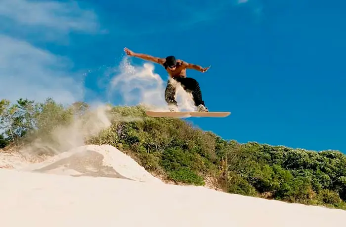Hacer sandboard en el Cerro Blanco