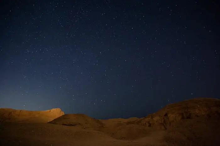 Observar las estrellas desde el desierto