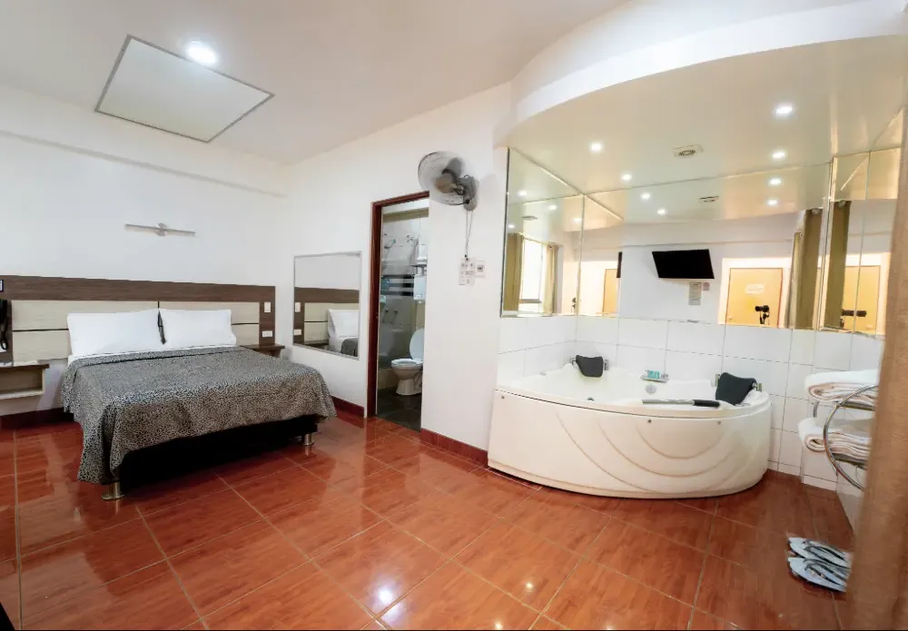 habitación con jacuzzi