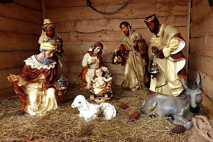 Elaboración y armado del nacimiento (pesebre)
