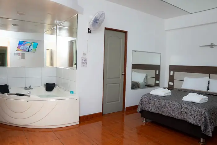 Habitacion-con-Jacuzzi-en-Lince