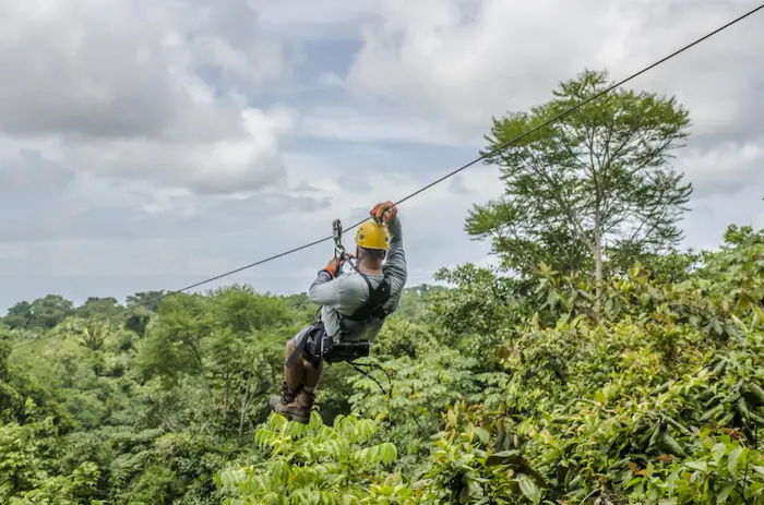 Zipline en un lugar muy bonito, con mucha vegetación